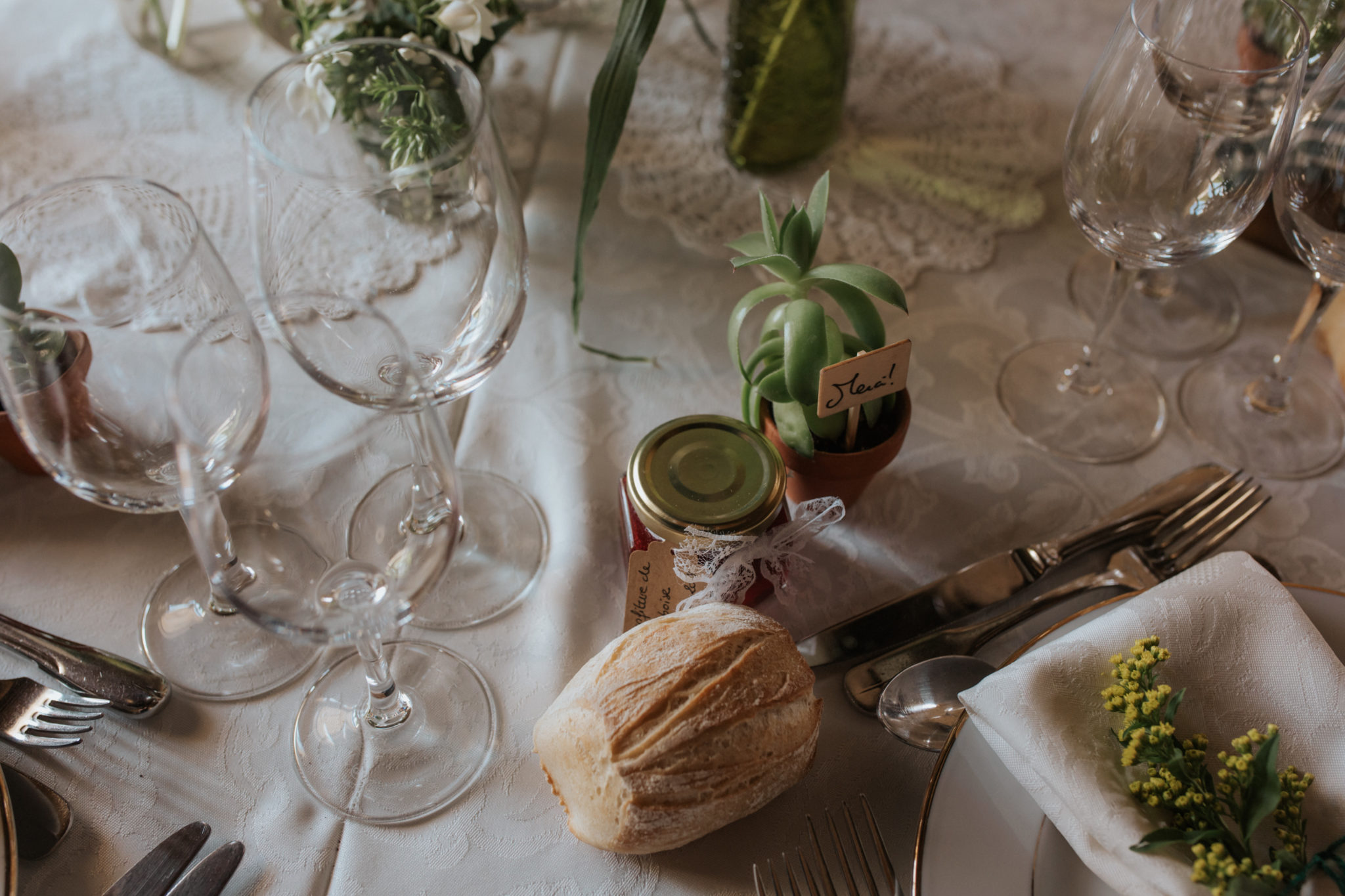 Cadeau invité confiture maison plante succulente décoration table Grange d'Espins